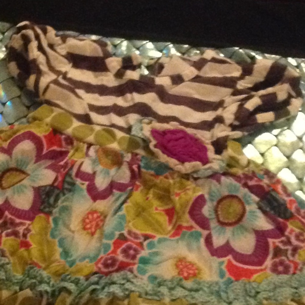 Cute outfit ties in the back